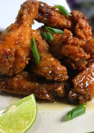 A picture of Honey Malibu chicken wings.