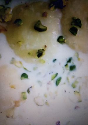 A picture of Rasmalai recipe with milk.