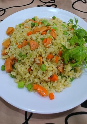 Hình của món Cơm chiên xúc xích.