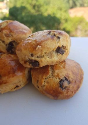 Une photo de Scones aux figues séchées et pépites de chocolat