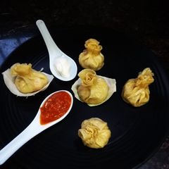A picture of Steamed vegetable momos.