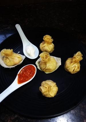 A picture of Steamed vegetable momos.