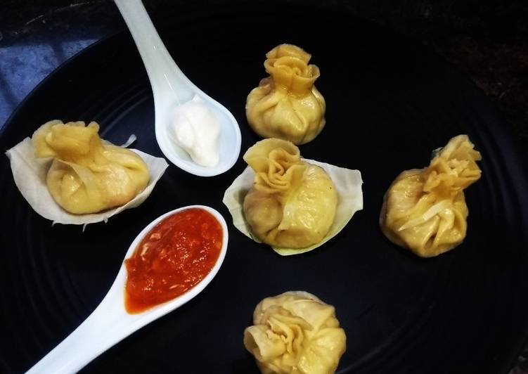 Steamed vegetable momos