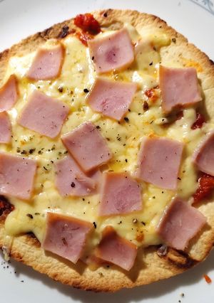 Una foto de ¿Qué? ¿Pizza al sartén con tortilla bimbo? 😱