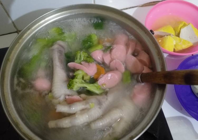 Langkah Mudah untuk Menyiapkan Sup ceker sosis brokoli fav anak yang Menggugah Selera