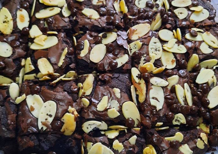 Bagaimana Menyiapkan 6. Brownies Almond Choco Chips #BandungArisanRecook4_TaniaHelena, Bisa Manjain Lidah