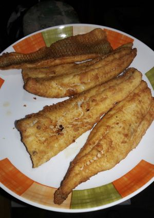 Una foto de Pescado alimonado frito