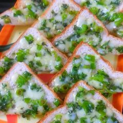 A picture of Cheese Chilli Toast.