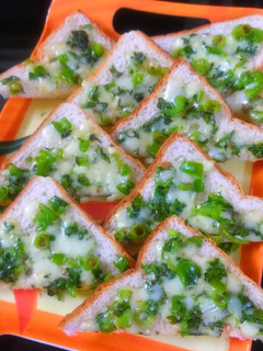 A picture of Cheese Chilli Toast.