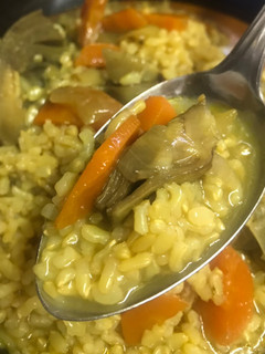 Una foto de Arroz integral meloso con alcachofas, de Rita 😋
