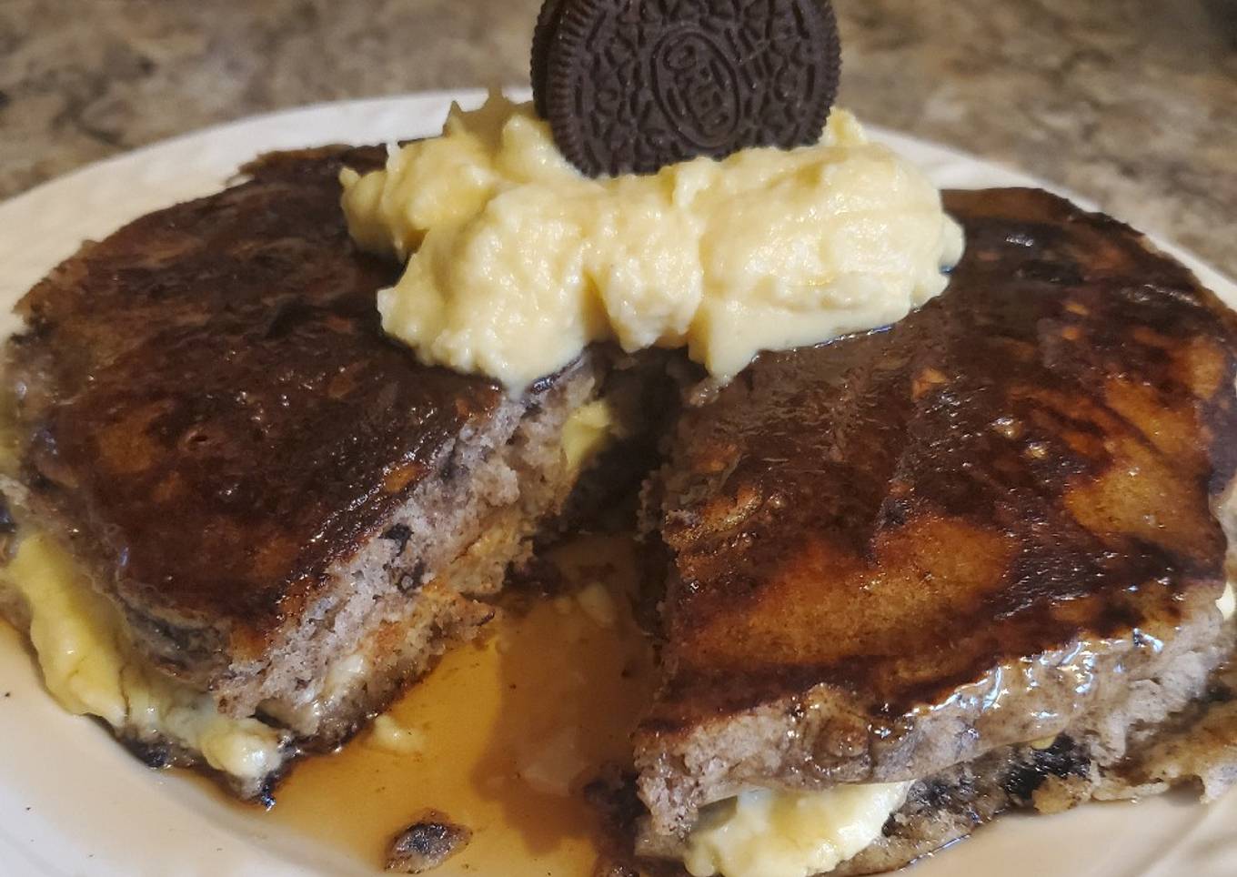 Brad's copycat IHOP oreo pancakes w/ custard creme