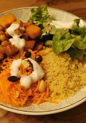 Une photo de Bowl végétarien aux patates douces rôties