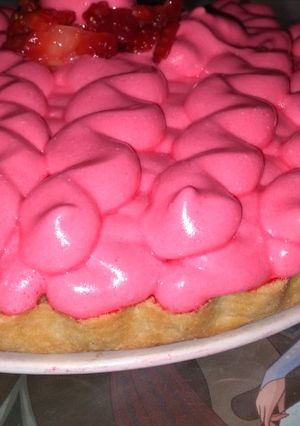 Una foto de Tarta de frutillas!!!🍓🍓🍓con crema de frutillas