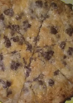A picture of Homemade beef pizza.