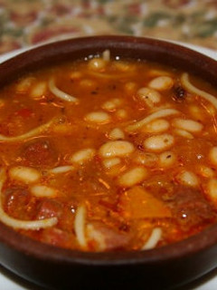 Una foto de Porotos con rienda y longaniza