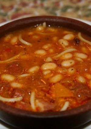 Una foto de Porotos con rienda y longaniza