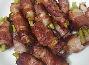 Hình của món Bacon cuộn măng tây.