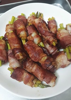 Hình của món Bacon cuộn măng tây.