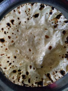 ફૂલકા રોટલી (Fulka Rotli Recipe In Gujarati) રેસીપી મુખ્ય ફોટો