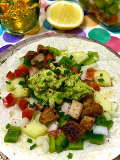 Una foto de Tacos de Lomo y Pipirrana