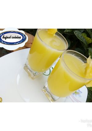 A picture of Penapple and Orange juice.