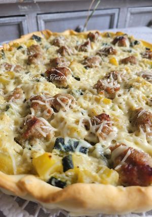 Une photo de Tarte salée Courgettes, Saucisses et Pomme de terre, recette italienne