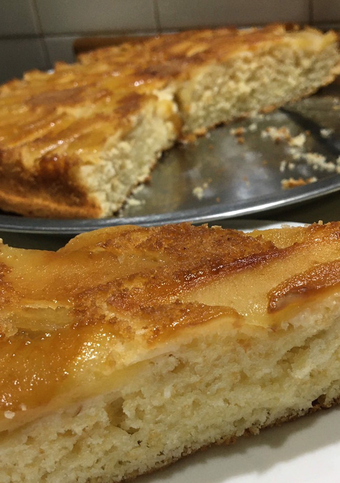 Una foto de TORTA DE MANZANA INVERTIDA 🍎🍏