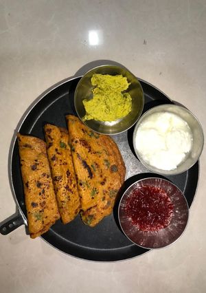 બેસન ચીલા (Besan Chila Recipe in Gujarati) રેસીપી મુખ્ય ફોટો
