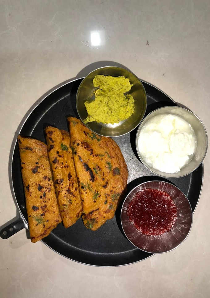 બેસન ચીલા (Besan Chila Recipe in Gujarati) રેસીપી મુખ્ય ફોટો