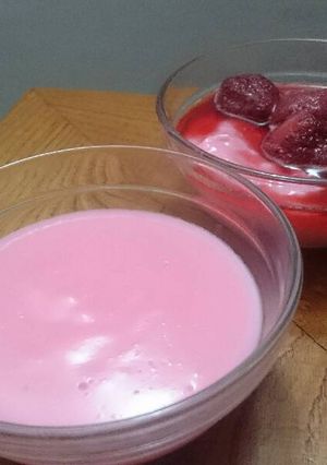 Una foto de Flan de maicena sabor frutilla
