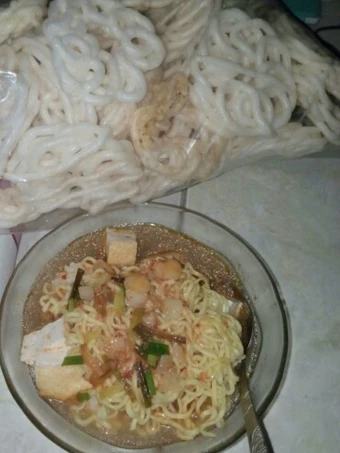 Langkah Mudah untuk Membuat Resep lontong mie tahu kuah pedas yang Sempurna Anti Ribet, Lezat