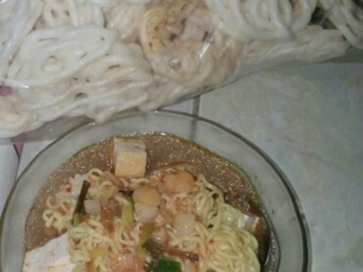 Langkah Mudah untuk Membuat Resep lontong mie tahu kuah pedas yang Sempurna Anti Ribet, Lezat