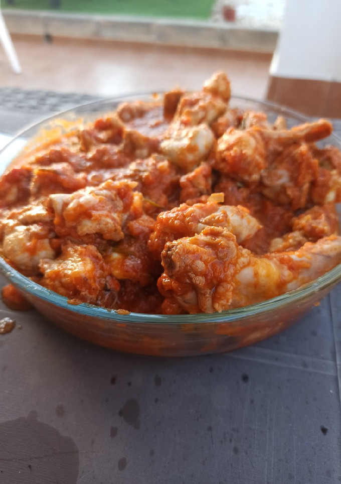Una foto de Conejo frito con tomate Mambo