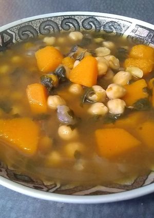 Una foto de Sopa de garbanzos al estilo asiático