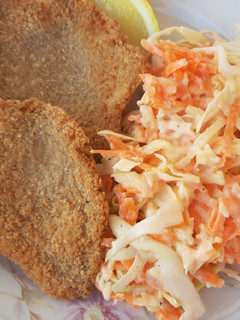 Una foto de Ensalada Coleslaw con milanesas