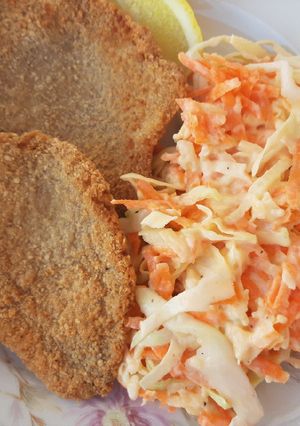 Una foto de Ensalada Coleslaw con milanesas