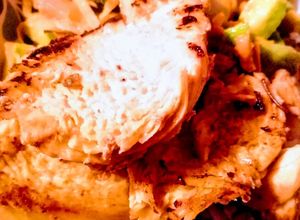 Una foto de Pollo dorado, fácil y rico