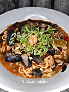 Foto resep Seafood Jjampong (Instant Noodle)