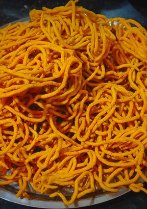 तिखट शेव (sev recipe in marathi) रेसिपी चे मुख्य फोटो 