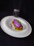 Calamari Viola Ripieni di Sushi con Tocco di Diamante Nero