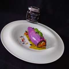 Foto di Calamari Viola Ripieni di Sushi con Tocco di Diamante Nero