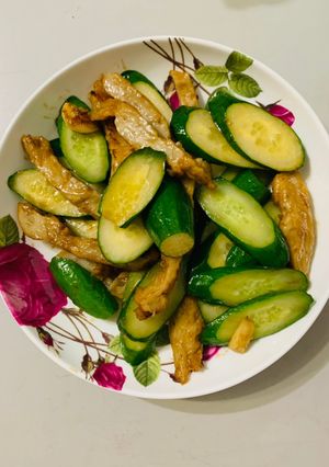 小黃瓜醬炒牛蒡甜不辣 的食譜成品照片