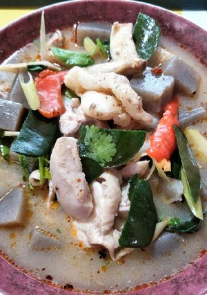 รูปของ ต้มยำไก่ปลาดอลลี่ใส่บุกก้อน เมนูคีโต