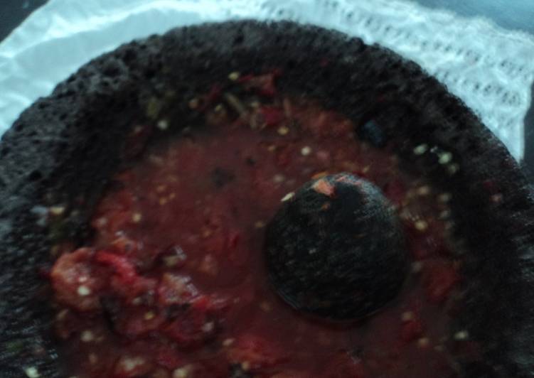Salsa de chile piquín y jitomate de milpa de aguas es muy picante