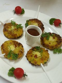 सूजी और ओट्स लॉलीपॉप (suji aur oats Lollipop recipe in hindi) रेसिपी मुख्य फोटो