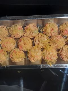 Una foto de Tartaletas de surimi y huevo hilado en salsa cóctel