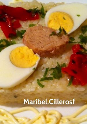 Foto principal de Arroz blanco con huevo, atún y pimientos