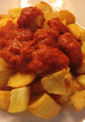 Una foto de Patatas bravas extra picantes con truco!🌶🌶