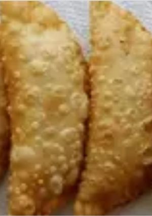 गुजिया (gujiya recipe in Hindi) रेसिपी मुख्य फोटो