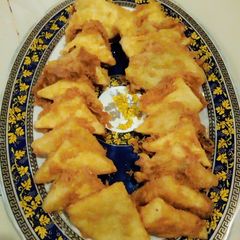 A picture of Triangular fried yam.